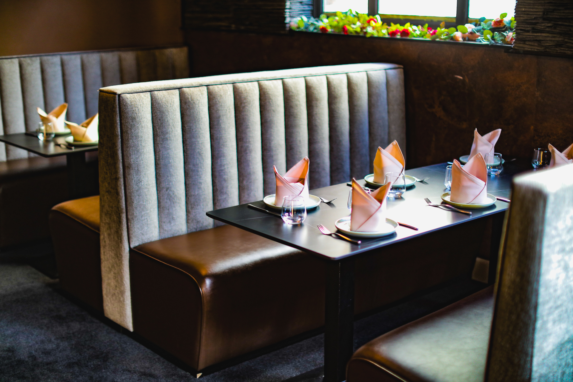 Table setting at Aurora's Experience